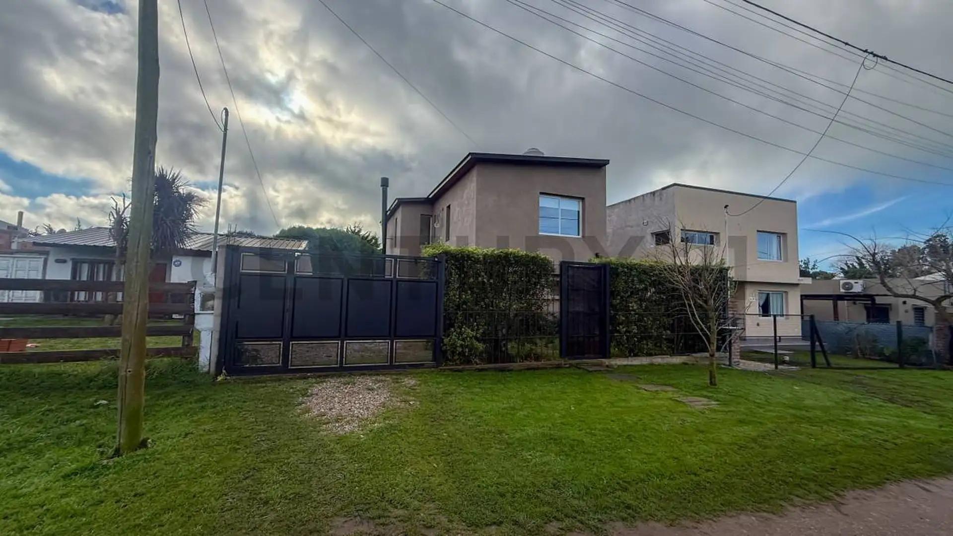 VENTA CASA 4 AMBIENTES BARRIO SAN PATRICIO