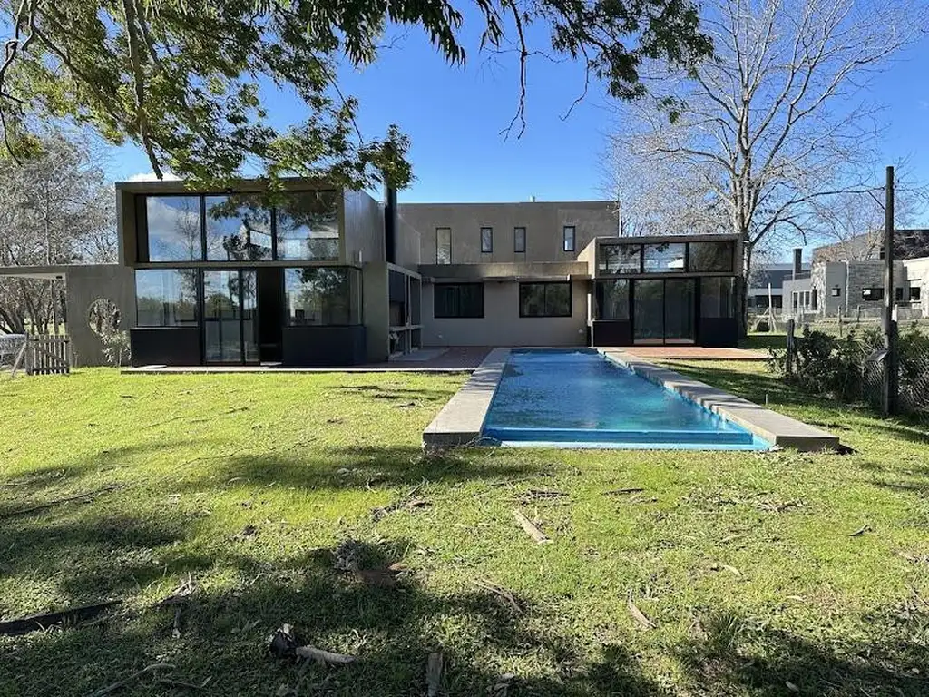 Casa en Venta - 3 dormitorios - USD 389.000