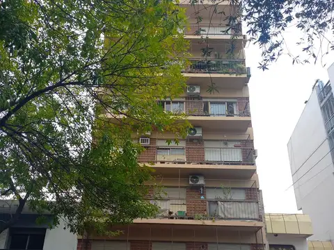 EXCELENTE DEPARTAMENTO 4 AMBIENTES CON BALCON FRENTE apto profesional