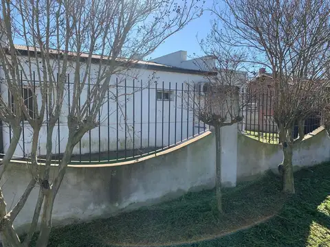 CASA AMPLIA EN CAIMA SOBRE RUTA 11