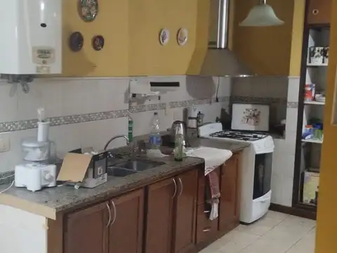 Presbistero pedro f. Uriarte 200, Piso PB