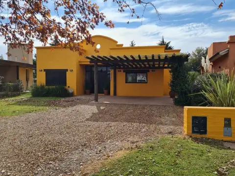 27 de febrero 660 , Piso 0