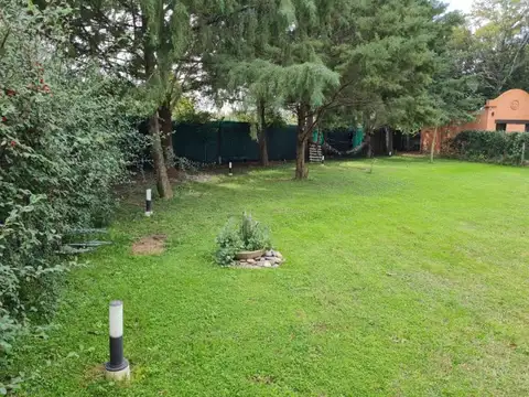 Casa en Alquiler con 2 cocheras