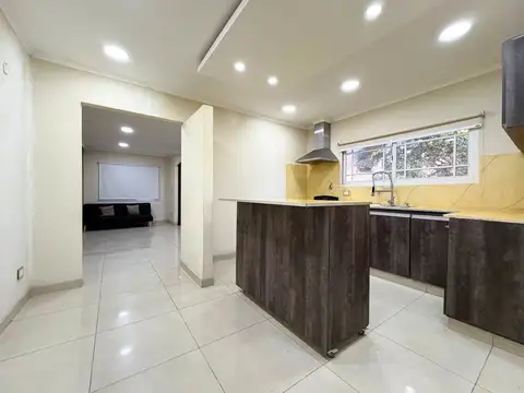 Casa 6 ambientes con 2 baños