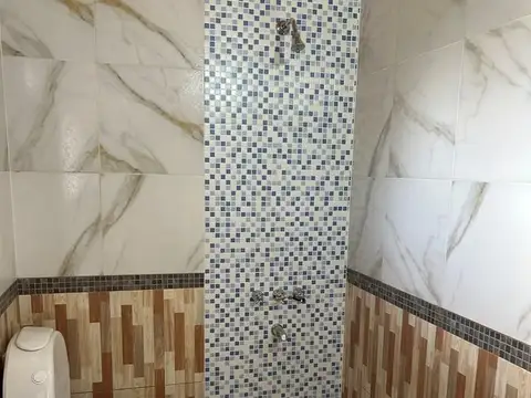 Casa en Venta, con Casa de Huéspedes - Barrio Los Pinos - Exaltación de la Cruz