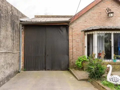 Casa 5 ambientes con 1 baño