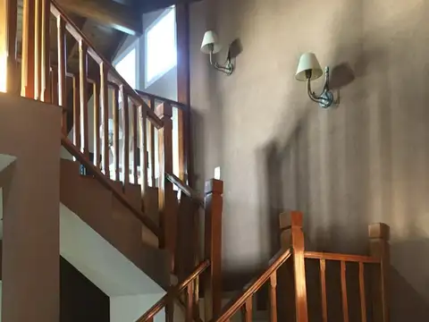 Casa en Venta con 3 cocheras