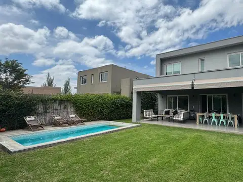 Vende casa en rincon de araoz barrio privado