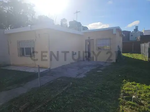 CASA EN VENTA EN GONNET
