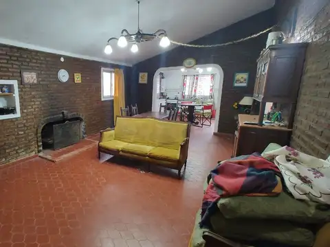 VENTA CASA QUINTA/CABALLERIZA/18 LOTES BRANDSEN