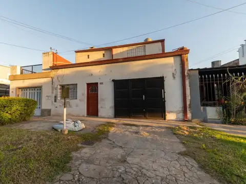 Casa de tres Dormitorios y Cochera en zona norte