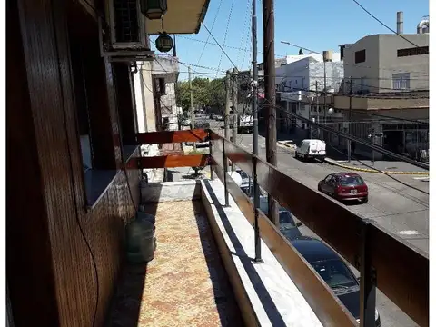 Ph en primer piso de 3 dormitorios con patio