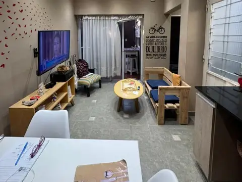 Ph 2 amb en planta baja, con patio con cerramiento y lavadero * Modernizado * No paga expensas