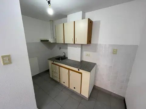Departamento en Alquiler en Bernal Oeste, $ 590.000