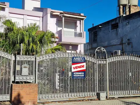 Casa en Venta con 2 cocheras