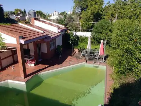 Casa 12 ambientes con 4 baños