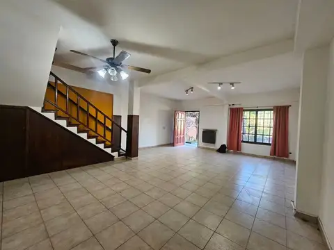 Venta Duplex Tipo Casa 4 amb. Patio Jardin Garage