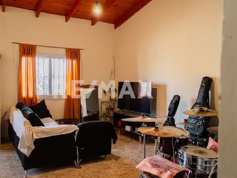 Casa 3 ambientes con 1 baño