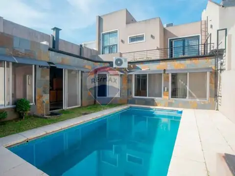 VENTA CASA 4 AMB EN OLIVOS CON PILETA