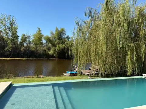 Casa en venta al lago en Acacias Puertos