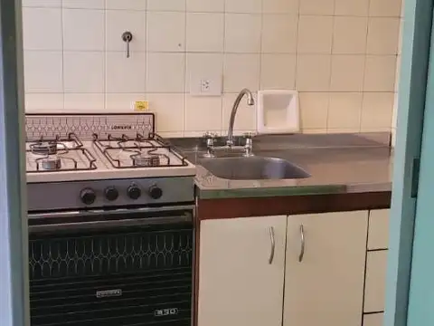 1 AMBIENTE LUMINOSO A PASOS AV RIVADAVIA