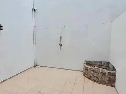 Maza 800, Piso PB