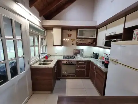 Casa en Alquiler con 1 cochera