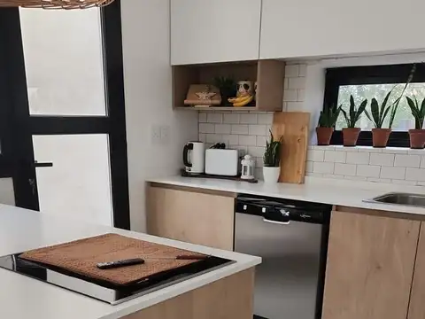 Casa en Alquiler Temporal con 2 cocheras