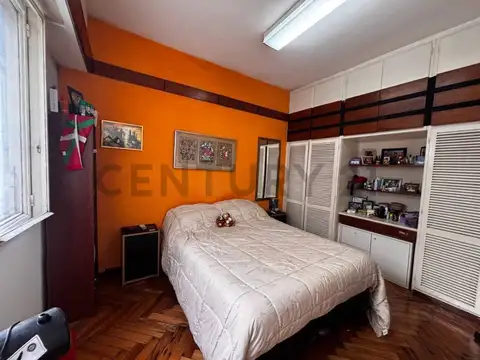 VENTA departamento de 2 ambientes, luminoso, con dependencia y toilette en Monserrat