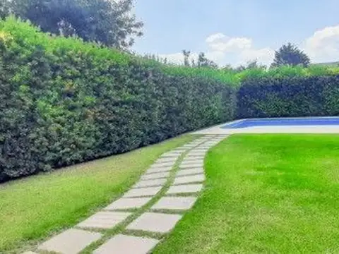 CASA EN VENTA EN LA LOMADA DE PILAR