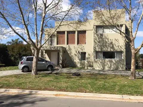 casa en alquiler anual barrio San Andres Villanueva