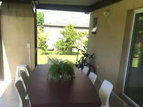 Casa 4 ambientes con 4 baños