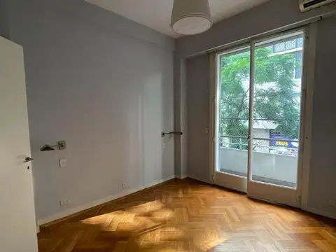 VENTA DE TRES DORMITORIOS EN RECOLETA SUPER AMPLIO LUMINOSO!