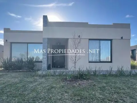 Venta Casa en El Aljibe 3 Dormitorios Pilar