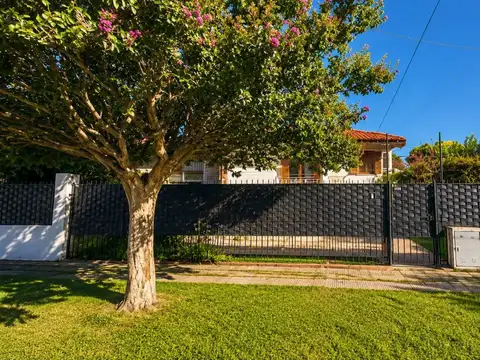 CASA EN VENTA EN CASTELAR