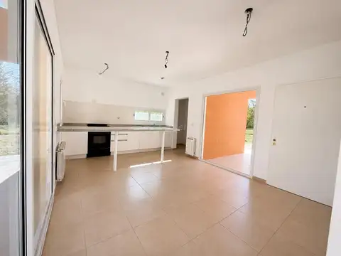 Casa Chalet  en Alquiler en Casas de Santa Guadalupe, Casas del Este, Pilar del Este