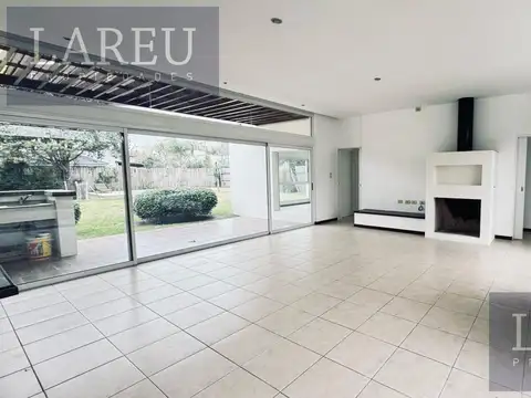 Casa en Venta en Roble Joven, USD 240.000