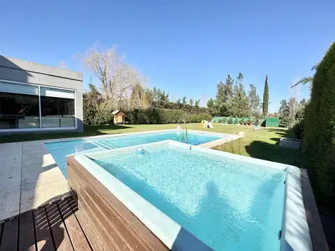 Casa en Venta con 5 cocheras