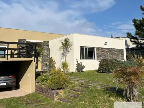 Casa en venta - 3 Dormitorios 3 Baños - Cochera - 1.000Mts2 - Pinamar