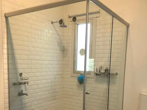 Casa 5 ambientes con 5 baños