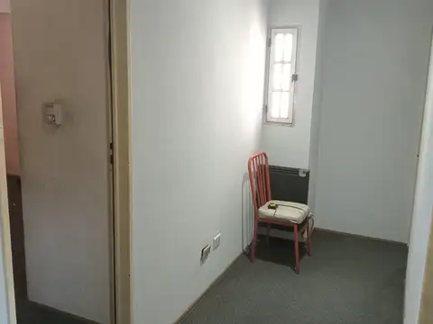 CASA DE 5 AMBIENTES - COCHERA 4 AUTOS Y GALPÓN DE 80 MT2.-