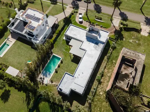 Casa 5 ambientes con 2 baños