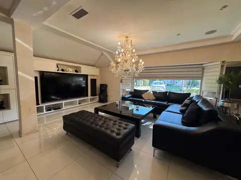 CASA EN VENTA EN CAMPOS DE ÁLVAREZ 6 AMBIENTES
