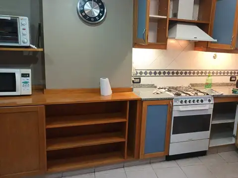 Edificio ideal p/empresa con locales a la calle y cocheras