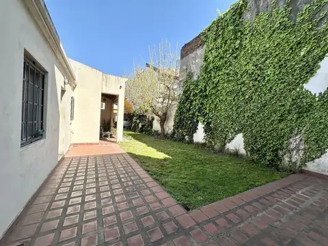 Venta de Casa de 4 ambientes en Flores.
