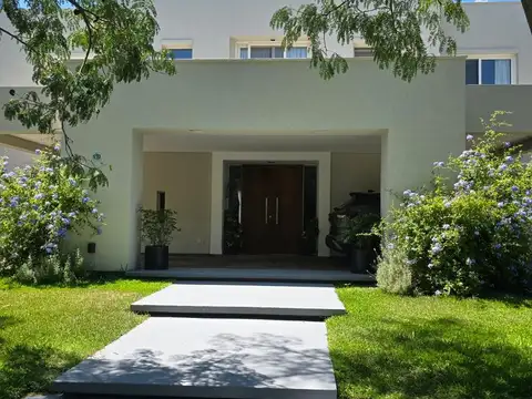 Casa en Venta los Lagos, al Lago, 7 ambientes, Nordelta, Tigre.