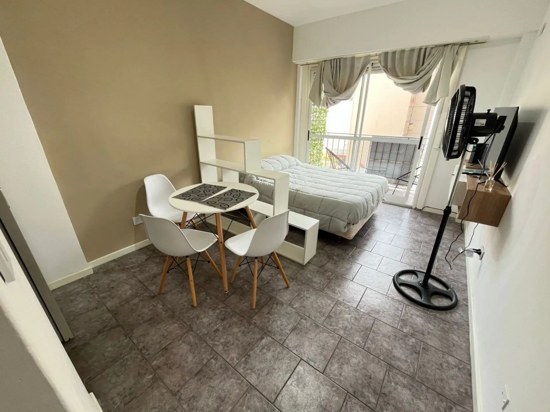 Monoambiente en venta apto crédito con balcón - Plaza Colón