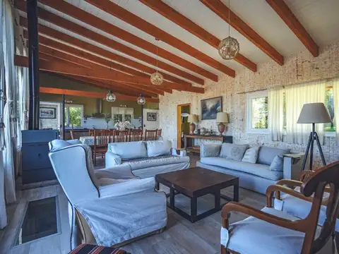 VENTA - CONDOMINIO DE DOS CASAS INDEPENDIENTES - JARDIN - VISTA ABIERTA