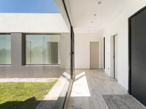 Casa 4 ambientes con 2 baños