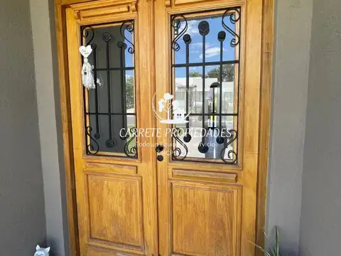 Casa 4 ambientes con 2 baños